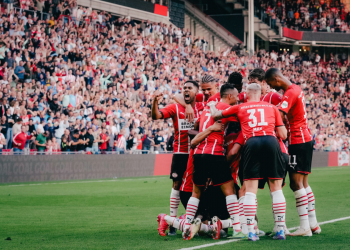 PSV Eindhoven cierra el año como líder de la Liga Holandesa
