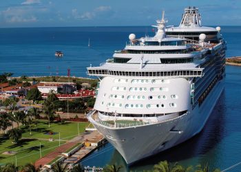 Niegan desembarco a crucero en Puerto Vallarta por brote de COVID-19