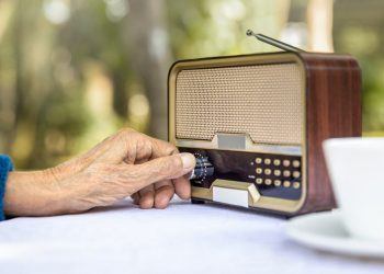 81% de los encuestados escucha noticias en radio: Díaz