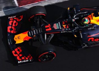 Rueda Sergio Pérez en Yas Marina con el RB15 modificado y llantas de 18 pulgadas