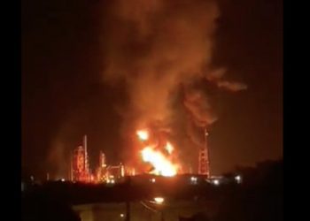 Se reporta bajo control incendio en Refinería Lázaro Cárdenas en Veracruz