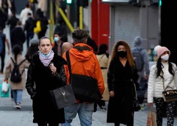 Reino Unido marca récord de contagios diarios de COVID