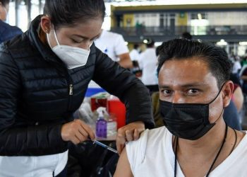 Martes 28 y domingo 29 continúa vacunación a rezagados en la CDMX