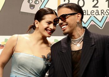 Rosalía y Rauw Alejandro actúan en evento navideño en Puerto Rico