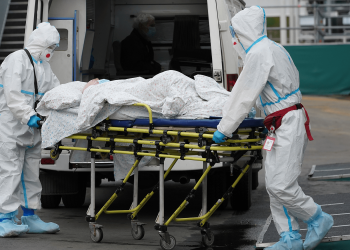 Muertes por COVID no disminuyen en Rusia