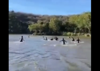 11 turistas caen al río El Fuerte tras desplome de puente colgante en Sinaloa