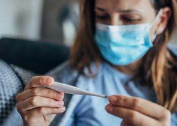 Orden de los síntomas del COVID-19 cambia según la variante, de acuerdo con estudio