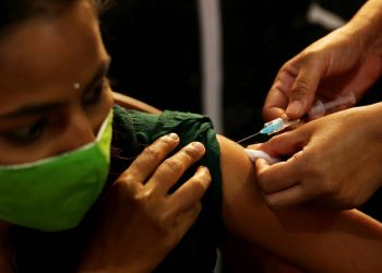 India aprueba el uso de dos nuevas vacunas y píldora anticovid de Merck