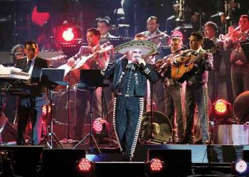 López Obrador lamenta muerte de Vicente Fernández