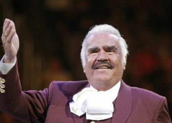 Personalidades envían sus condolencias por la muerte de Vicente Fernández
