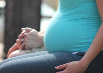 Varios contaminantes influyen en si un bebé nacerá niño o niña, según estudio