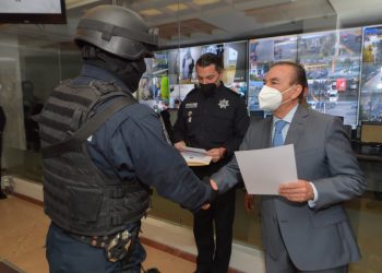 Entregan constancia de grado a policías en Atizapán de Zaragoza