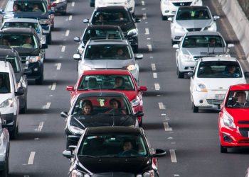 Llama Sheinbaum a los automovilistas para emplacar en la CDMX