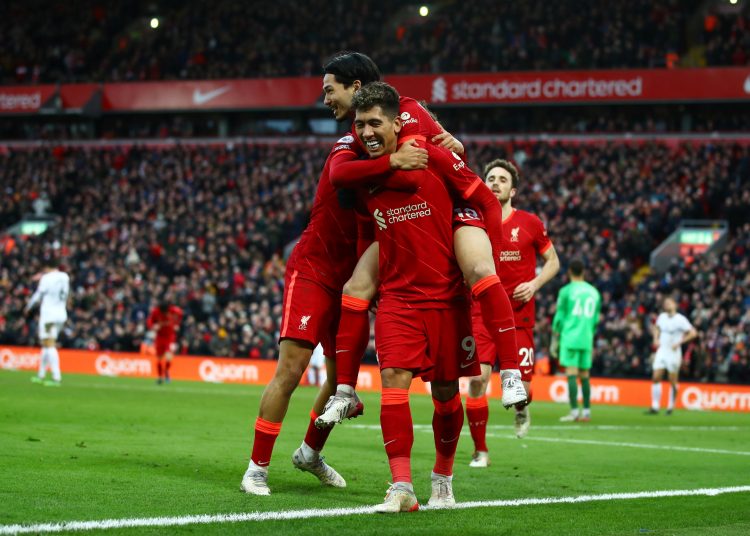 Liverpool (United Kingdom), 16/01/2022.- Liverpool's Takumi Minamino (up) celebrates with teammates after scoring the 3-0 lead during the English Premier League soccer match between Liverpool FC and Brentford FC in Liverpool, Britain, 16 January 2022. (Reino Unido) EFE/EPA/Chris Brunskill EDITORIAL USE ONLY. No use with unauthorized audio, video, data, fixture lists, club/league logos or 'live' services. Online in-match use limited to 120 images, no video emulation. No use in betting, games or single club/league/player publications