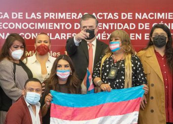 México entrega primeras actas de nacimiento a personas trans en el exterior