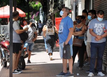 Argentina reporta 334 muertes por COVID-19, la cifra más alta en 5 meses