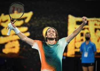 Tsitsipas en apuros ante Fritz y se enfrentará a Sinner en cuartos