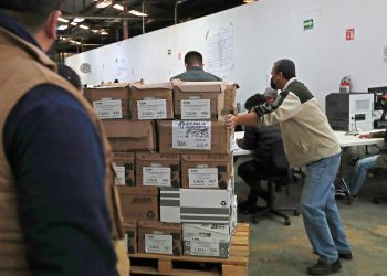 INE avanza en recuento de firmas para revocación de mandato