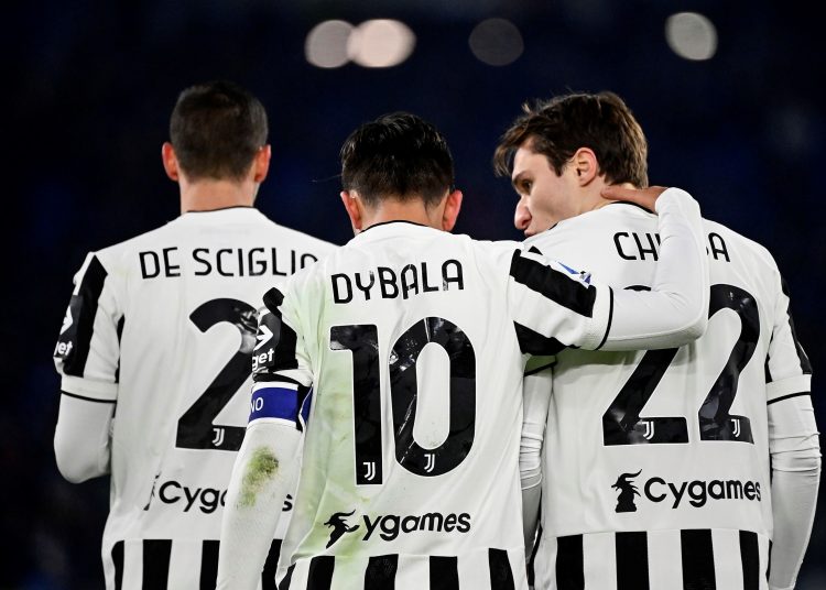 Rome (Italy), 09/01/2022.- Juventus' Paulo Dybala (C) celebrates scoring the 1-1 equalizer during the Italian Serie A soccer match between AS Roma and Juventus FC at the Olimpico stadium in Rome, Italy, 09 January 2022. (Italia, Roma) EFE/EPA/RICCARDO ANTIMIANI