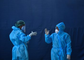 La variante ómicron ya concentra un 90 % de los casos globales analizados