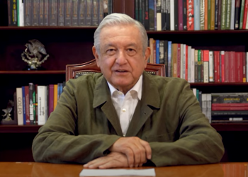 AMLO regresa a Palacio Nacional tras pasar la noche en el hospital por un cateterismo cardiaco