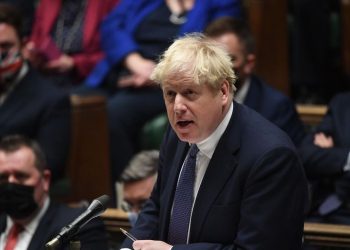 Boris Johnson cancela acto por un caso de COVID en su familia
