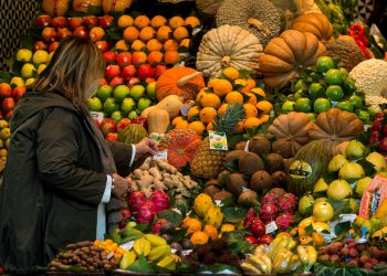 Francia dice adiós al empaque de plástico de frutas y verduras