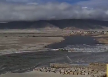 VIDEO: Tsunami de casi 2 metros llega a la costa de Chile