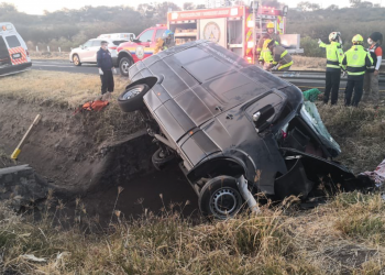 Mueren 12 personas tras volcadura de camioneta en Jalisco
