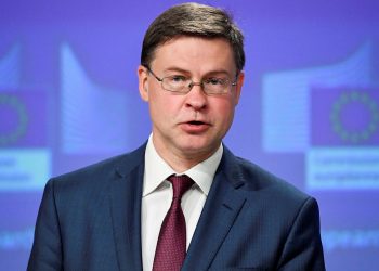 Vicepresidente económico de CE se desplaza a Kiev en plena tensión con Rusia