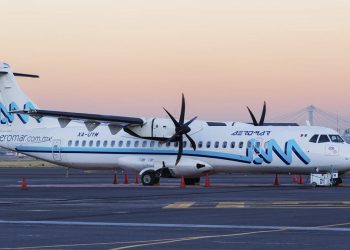 Sobrecargos de Aeromar emplazan a huelga