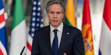 Blinken inicia gira en Europa que culminará con reunión en Ginebra con Lavrov
