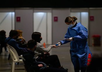 Argentina rompe récord de contagios diarios de COVID-19