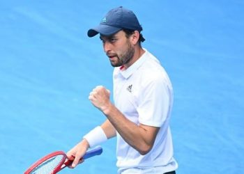 Aslan Karatsev gana el título en Sidney ante Murray