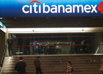 Juez ordena detener venta de Banamex por caso Oceanografía
