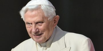 El Vaticano afirma que Ratzinger condenó los abusos y se reunió con víctimas