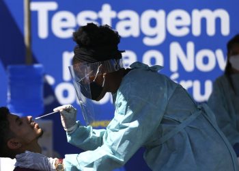 Brasil llega a los 24 millones de contagios de COVID