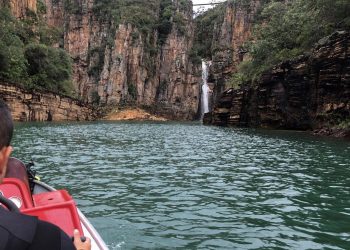 Aumenta a ocho los muertos por caída de una pared rocosa sobre barcas en Brasil