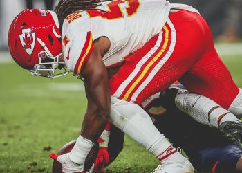 Kansas City vence 28-24 a Denver en la semana 18 de la NFL