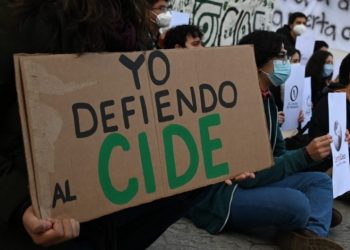 Las dos reformas buscan tapar ilegalidades previas, por eso el rechazo: Andrews  