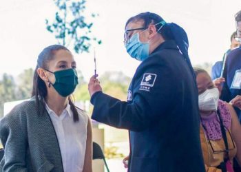 Claudia Sheinbaum recibe dosis de refuerzo de vacuna contra COVID