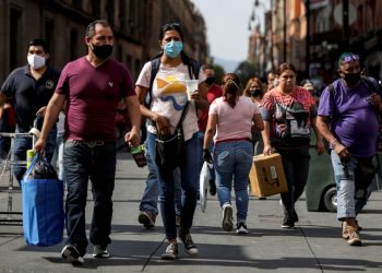 OPS: Casos de COVID casi se duplicaron en la última semana en América