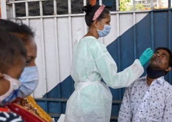 La tercera ola del coronavirus se asienta en India con 35 millones de casos