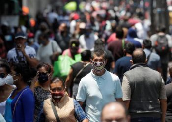 Ómicron dispara los casos en México y presiona el sistema de salud