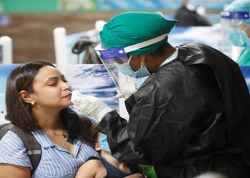 Casos positivos de COVID se estabilizan en Cuba
