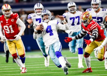 La NFL multa a Dark Prescott por elogiar a aficionados que arrojaron cosas a oficiales