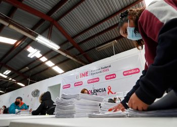 INE avanza en recuento de firmas para revocación de mandato