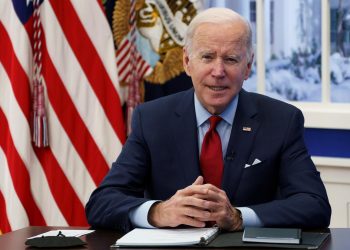 Biden ordena a su Gobierno duplicar la compra de pastillas contra COVID-19