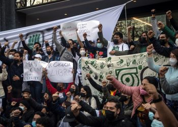 Comunidad del CIDE entrega instalaciones; la lucha seguirá en las calles