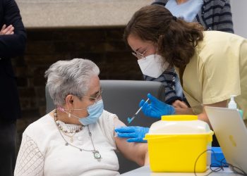 España amplía la vacuna de refuerzo a todos los mayores de 18 años